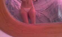 Nena delgada joven