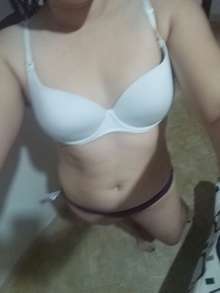 Isa, Escorts Joven Linda y Complaciente.