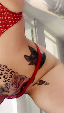 BOMBONA TATUADA, CON APARTAMENTO PRIVADO