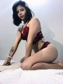 Una lolita con ganas de pasarla rico