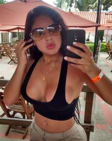 Valentina discreta complaciente y muy glamurosa