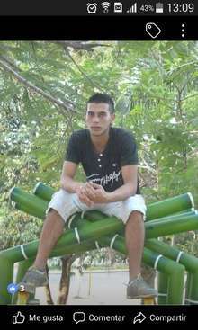 joven serio sin rodeo