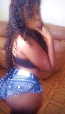 MORENA ARRECHA Y MUY CALIENTE EN LA CAMA - 27 AÑOS