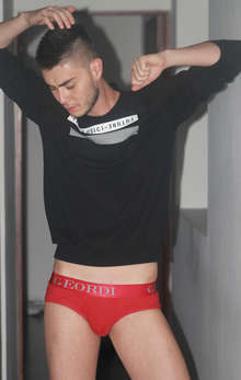 Ethan: acompañante y escort VIP joven