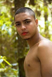 LEONEL 21CM MASAJISTA TITULADO DESCOMPLICADO LECHOSO
