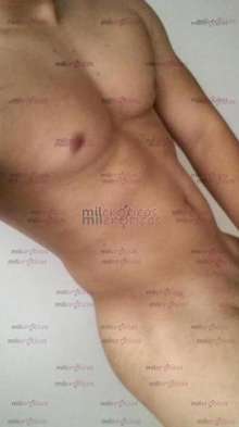 HOMBRE ATIENDE A MUJERES CABALLEROS PAREJAS Y HAGO STRIPERS
