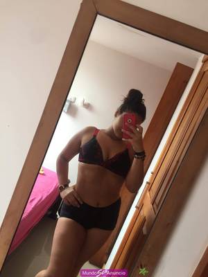 Hola, mi nombre es violeta, tengo 19 años,  soy de ojos cla