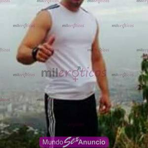 HOMBRE ATIENDE A CABALLEROS PAREJAS Y HAGO STRIPERS