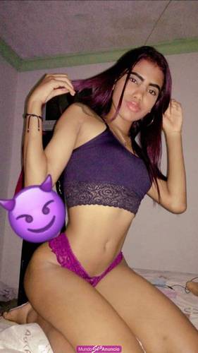 Morena delgada muy guapa