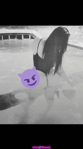 Chica tierna con hermoso rostro