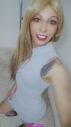 Bella trans complaciente recibo leche en mi boca y morbosa