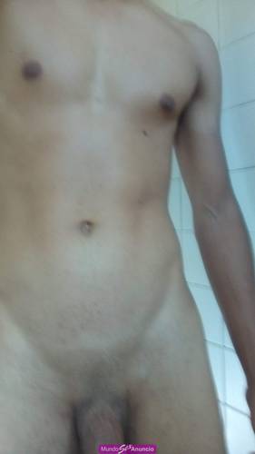 Joven demasiado caliente y descomplicado