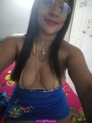 Sofia gordita perra cachonda con ganas de muchas vergas