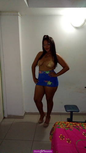 Sofía gordita recargada morena cuerpo 100 porciento natural