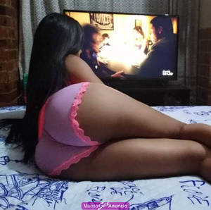 Hermosa nena nalgona descomplicada y complaciente