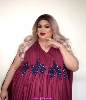 Chica travesti gordita versátil caliente y complaciente