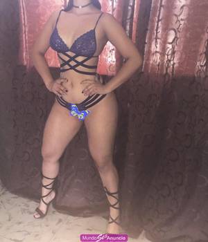 Divina modelo porno experta mamadora