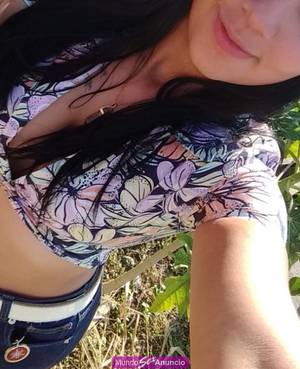 ME LLAMO MELODY TENGO 19 AÑOS CALEÑA LINDA