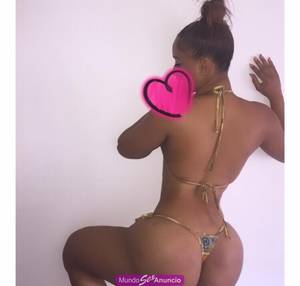 Hermosa culona amante de mamar y exprimir leche