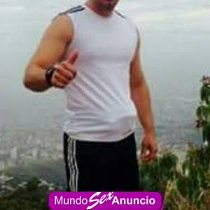 HOMBRE COMPLACIENTE SERIO EDUCADO LLAMA ESCRIBE