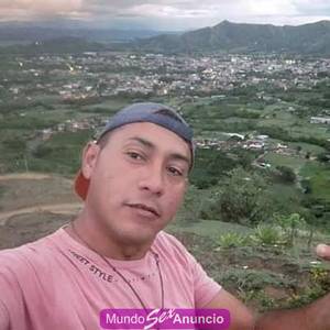 Chico venezolano ardiente consistió
