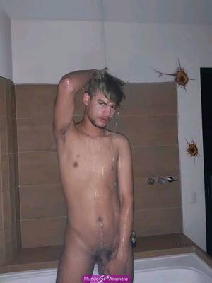 Hola soy Cristian tengo 20 años, Venezolano. Chico scort