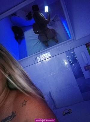 Dianita mona rica y atrevida delicia de mujer en la cama