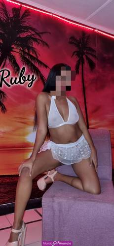 RUBY CHICA CARIÑOSA Y ARRECHICIMA  DISPUESTA COMERTE