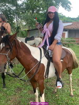 LA REINA DEL PUTEO LA INSUPERABLE MORENA ALTA TATUADA VENEZO