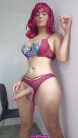 Hermosa travesty vergona lechera llamame ya