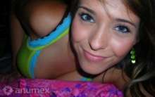 VICKY, BONITA JOVENCITA DE OJOS VERDES