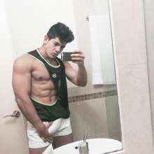 DELICIOSA VERGA Y CUERPO MUY GUAPO Y DISCRETO