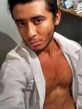 Roberto joven atrevido en busca de una mujer adulta