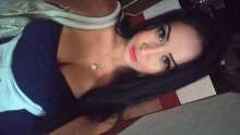 Joven y hermosa una chica elegante dispuesta a darte la mejo