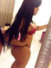 Joven tetona tatuada