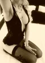 Cansado de chicas que parecen sirvientas ?