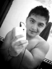 JOVEN BUSCA MUJERES PARA SEXO