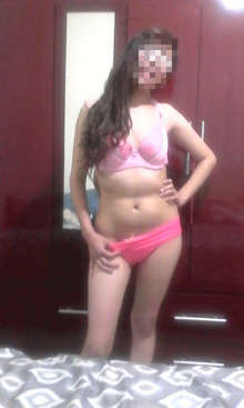 JOVENCITA DELGADA COMPLACIENTE Y MUY CACHONDA