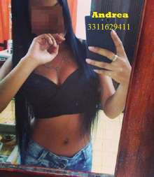 Andrea caliente complaciente