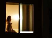 ESPOSA CALIENTE DESEA LA EXHIBA Y CHUPEN SUS PEZONES