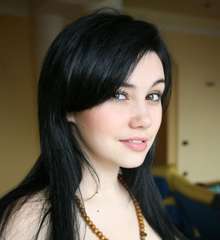 chica naturla y complaciente