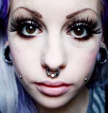 ATENCIÓN CHICAS CON TATTOOS & PIERCING
