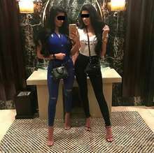 DOS CHICAS MUY COMPLACIENTES