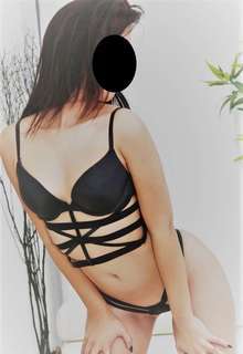 hermosa nena de 19 año nueva en el ambiente fotos reales