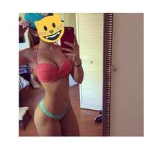 Deliciosa nena de buenas tetas y ricas piernas