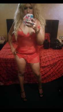 Transexual guapa rubia vendo videos fotos xxx o videollamada