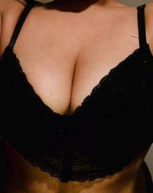 MUY CHICHONA Y NALGONA, GOZAME TODITA PAPI