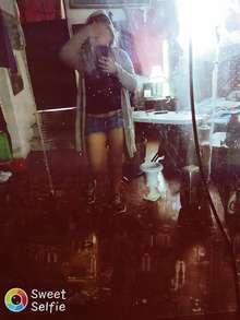 hola soy anai una chica estudiante de 19 años muy tierna