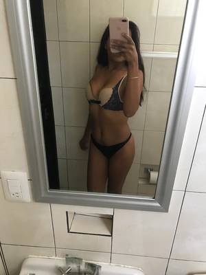 UNA SENSUAL JOVENSITA PARA DEBORARLA