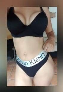 Flaquita chichona y muy atenta soy Vania